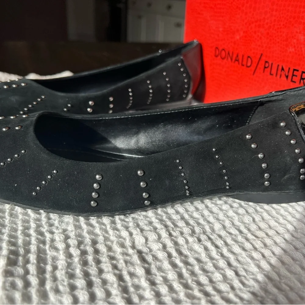 Donald J. Pliner Black Flats Sleek Loafers - Picture 2 of 6